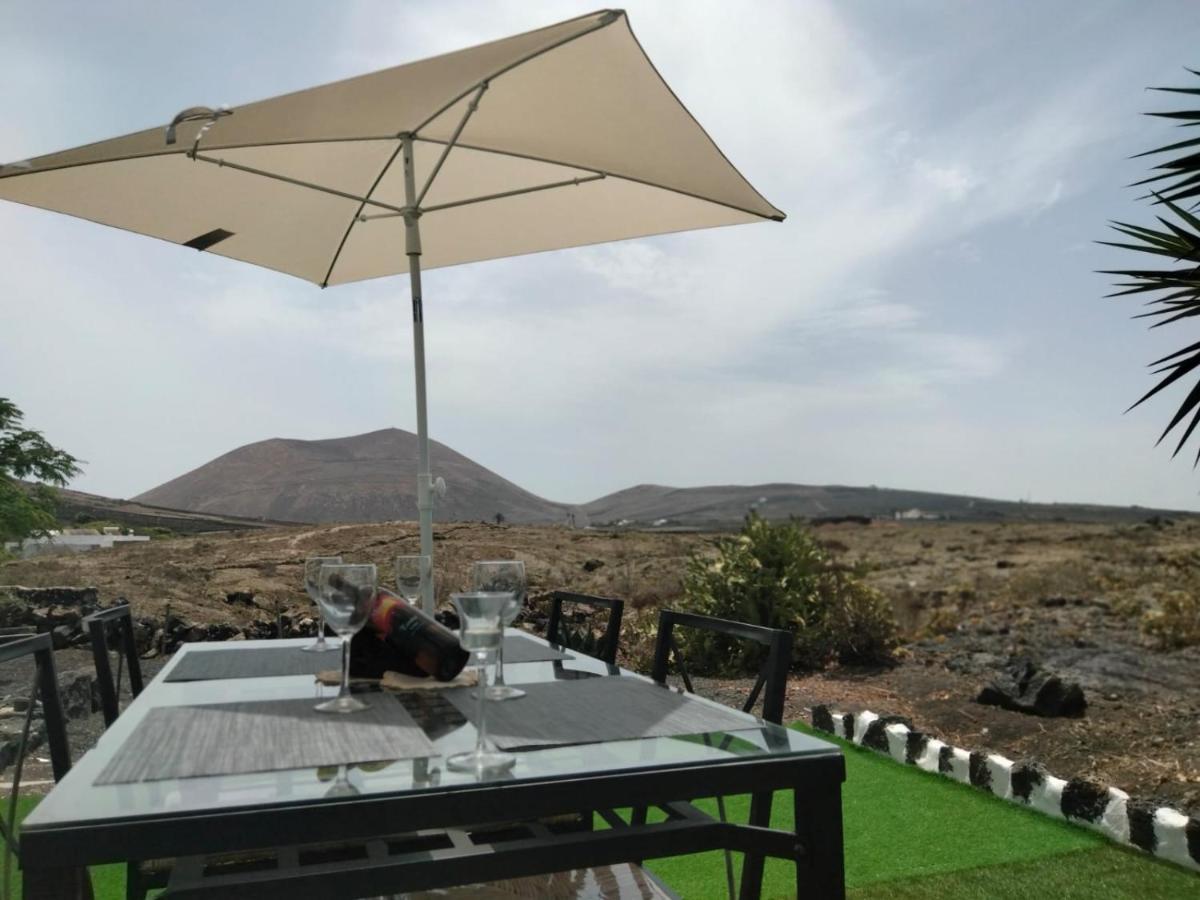 Montana Blanca Lanzarote Casa Volcanica-Anclada Sobre La Lava Del Volcan מראה חיצוני תמונה