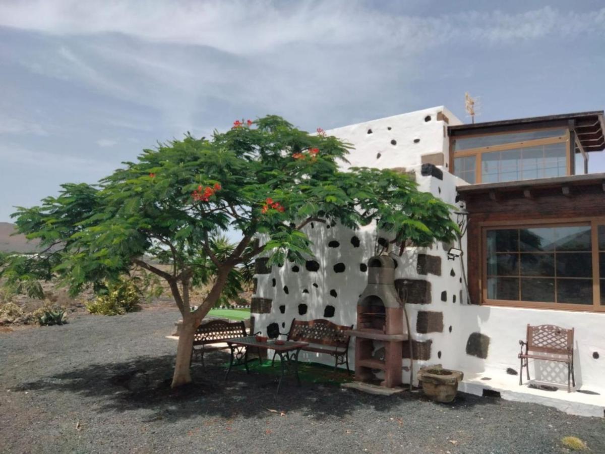 Montana Blanca Lanzarote Casa Volcanica-Anclada Sobre La Lava Del Volcan מראה חיצוני תמונה